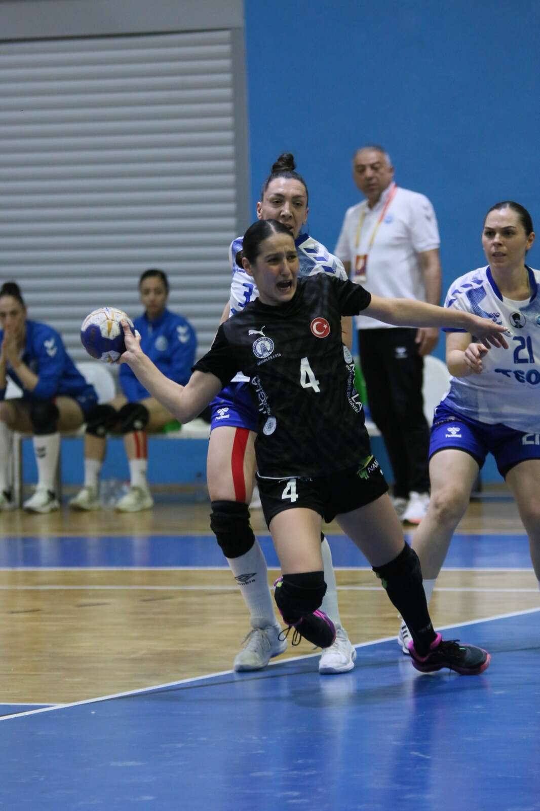 Armada Praxis Yalıkavak, Evinde Hata Yapmadı: Ortahisar Engelini 28-26 ile Aştı 5